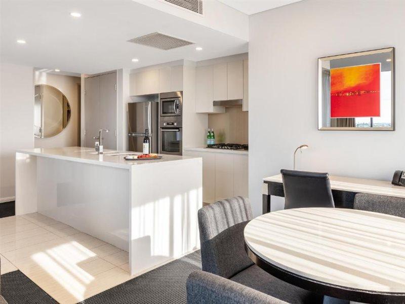 Meriton Suites Zetland Sydney Ngoại thất bức ảnh A typical apartment interior