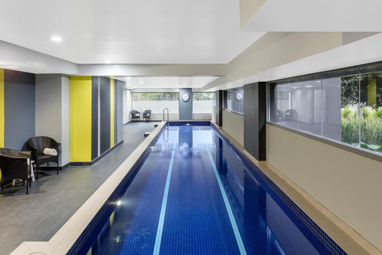 Meriton Suites Zetland Sydney Ngoại thất bức ảnh The pool at the hotel