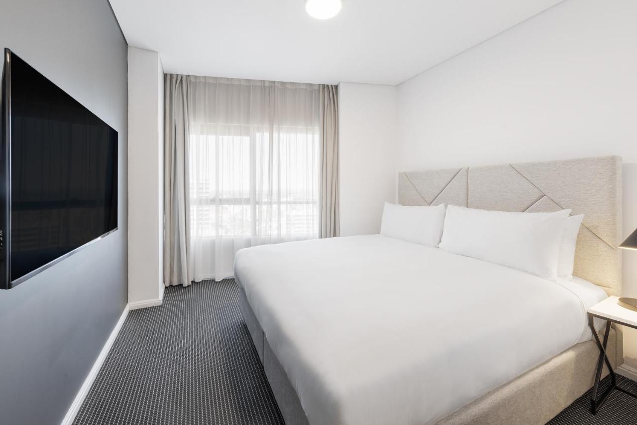 Meriton Suites Zetland Sydney Ngoại thất bức ảnh A bedroom at the hotel