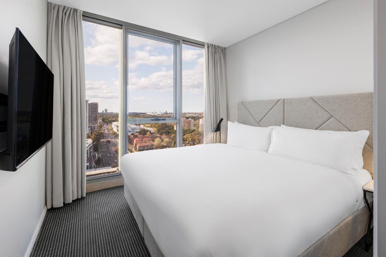 Meriton Suites Zetland Sydney Ngoại thất bức ảnh A bedroom at the hotel