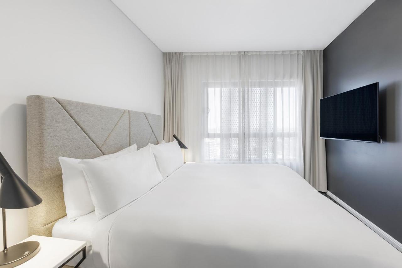 Meriton Suites Zetland Sydney Ngoại thất bức ảnh A bedroom at the hotel