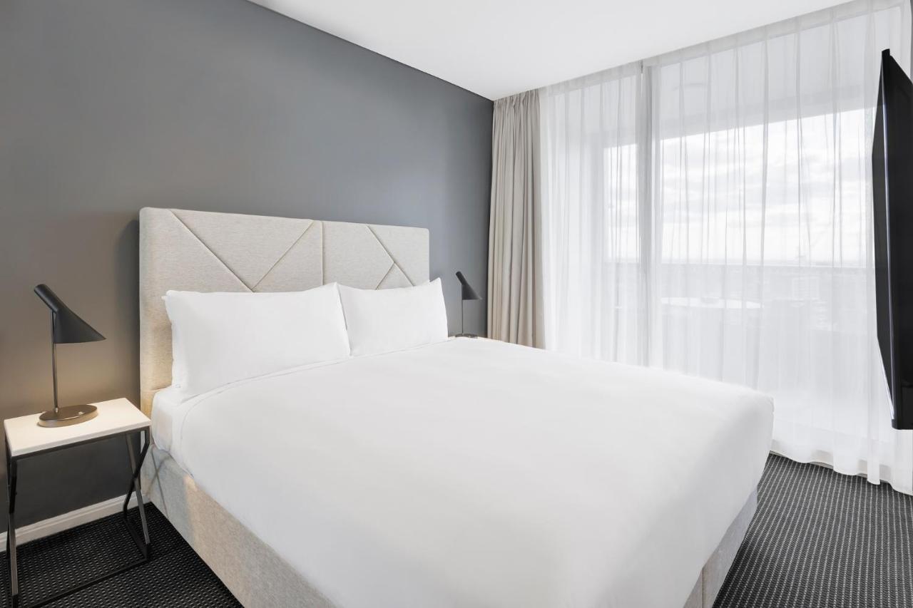 Meriton Suites Zetland Sydney Ngoại thất bức ảnh A bedroom at the hotel