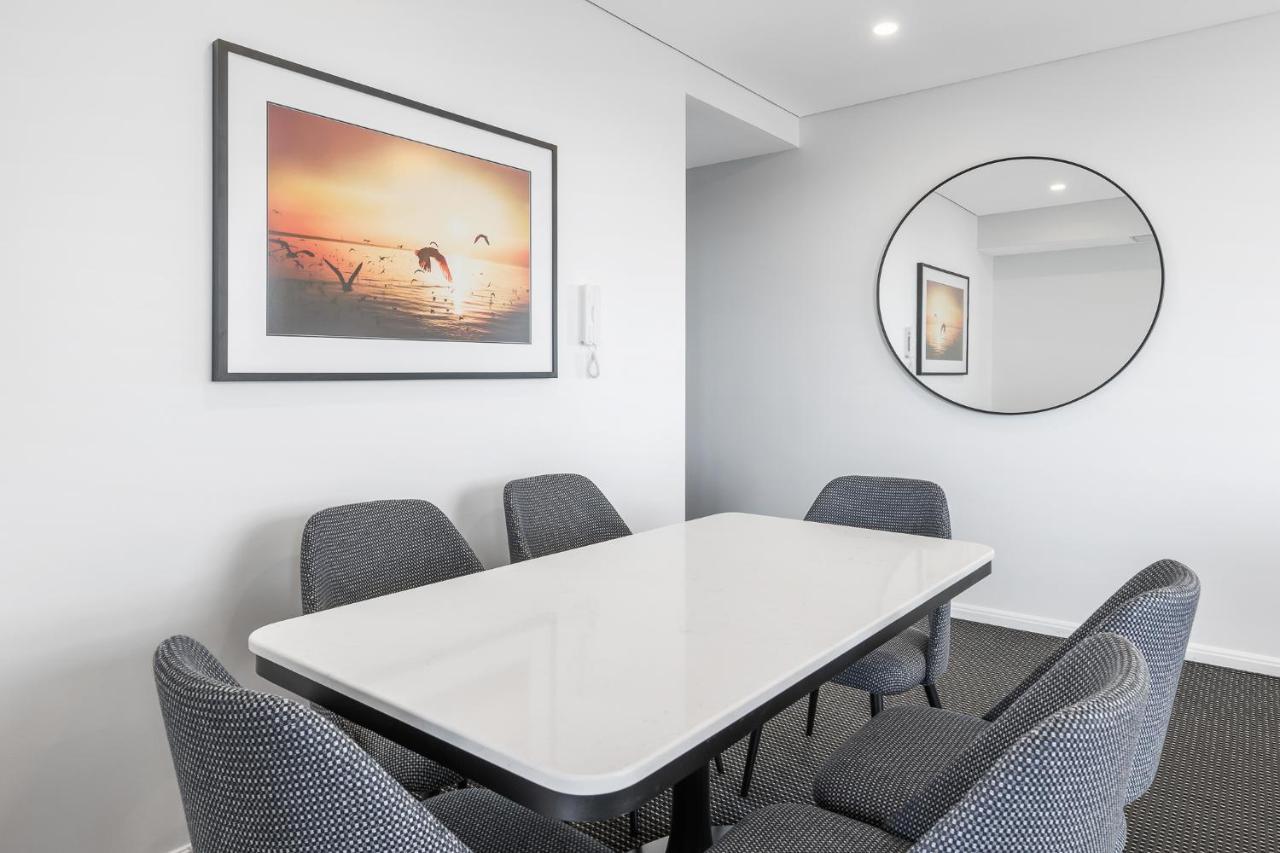 Meriton Suites Zetland Sydney Ngoại thất bức ảnh A dining room