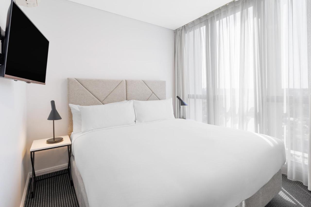 Meriton Suites Zetland Sydney Ngoại thất bức ảnh A bedroom at the hotel
