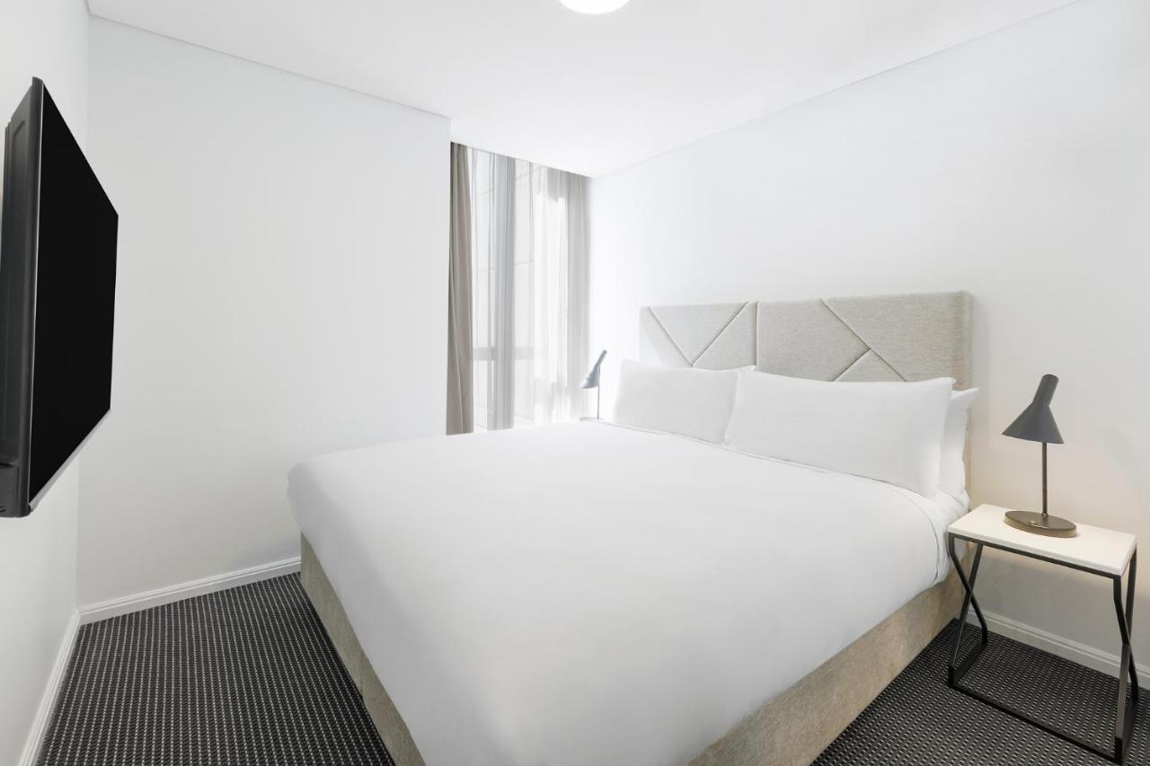 Meriton Suites Zetland Sydney Ngoại thất bức ảnh A bedroom at the hotel