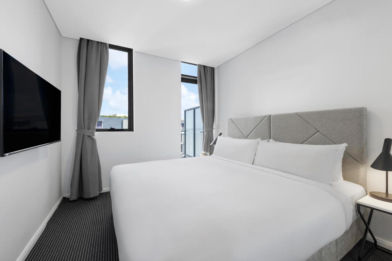 Meriton Suites Zetland Sydney Ngoại thất bức ảnh A bedroom at the hotel