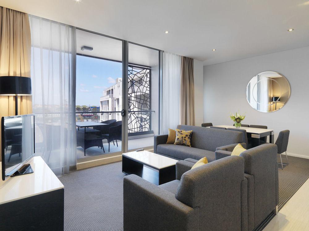 Meriton Suites Zetland Sydney Ngoại thất bức ảnh A suite at the hotel
