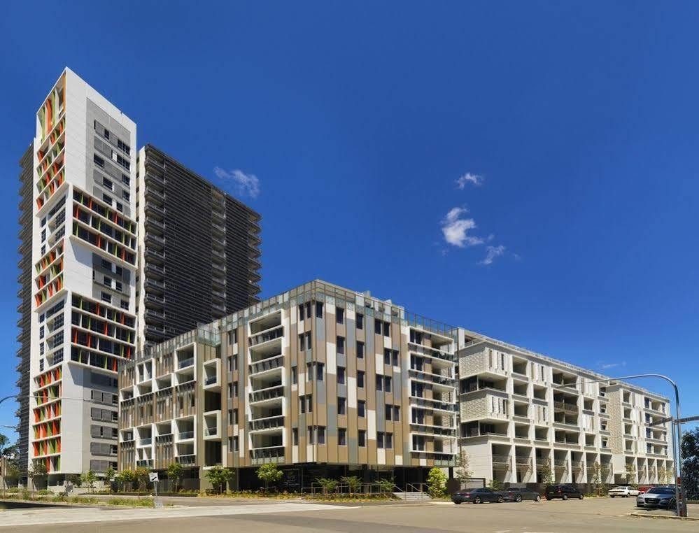 Meriton Suites Zetland Sydney Ngoại thất bức ảnh The apartment complex at the corner of the Esplanade and the Esplanade Causeway
