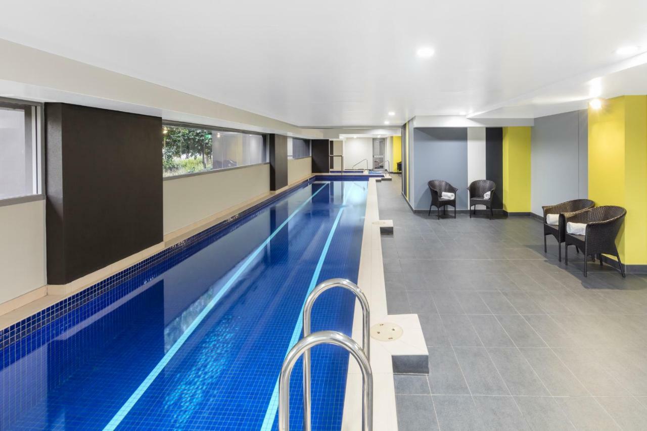 Meriton Suites Zetland Sydney Ngoại thất bức ảnh The pool at the hotel